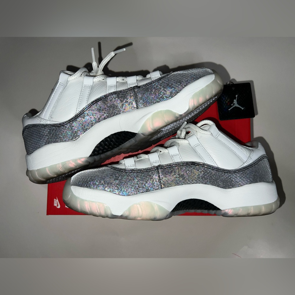 Air Jordan 11 Low Year of the Snake - Picture 8 of 11